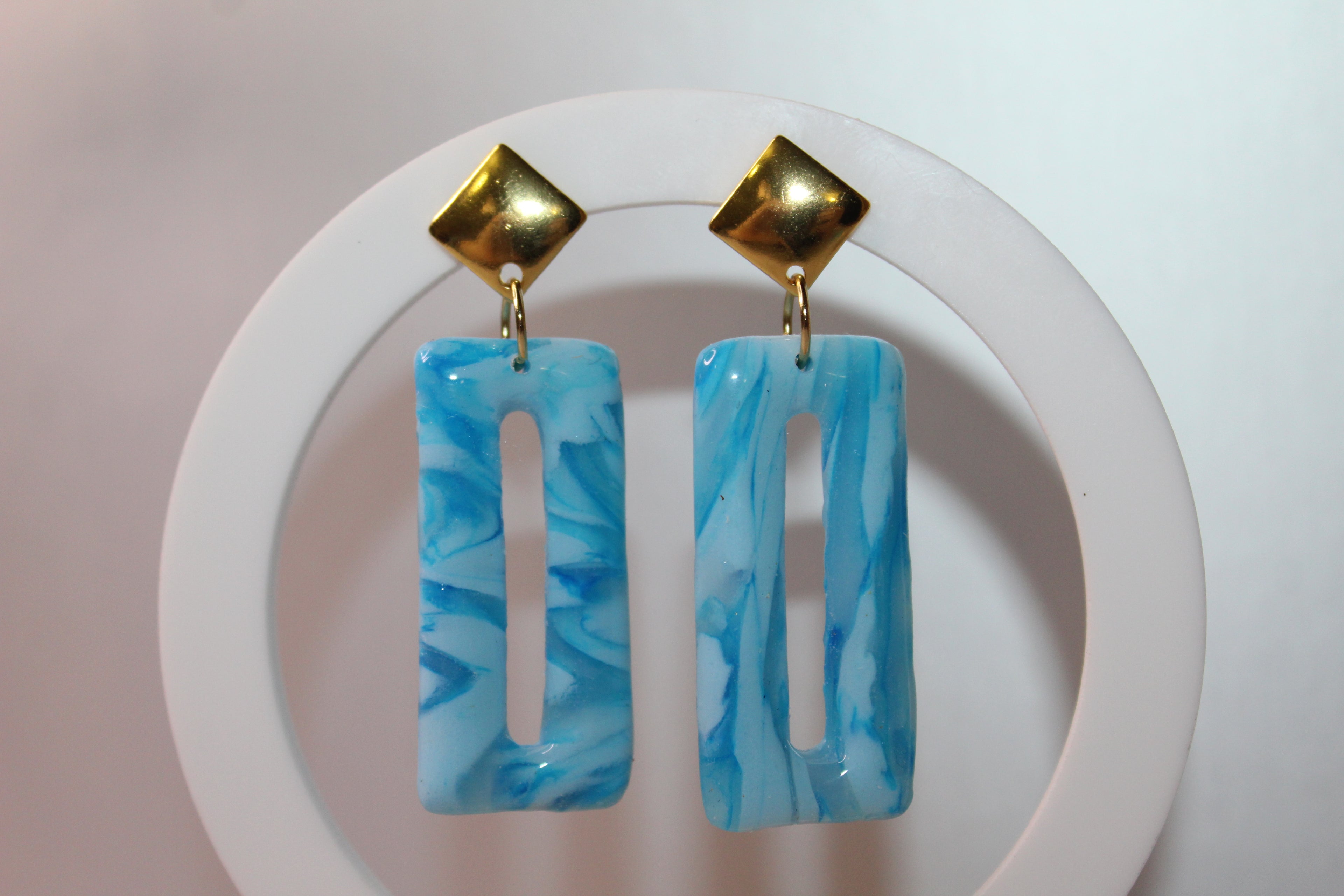 Boucles rectangulaires - effet marbré bleu clair