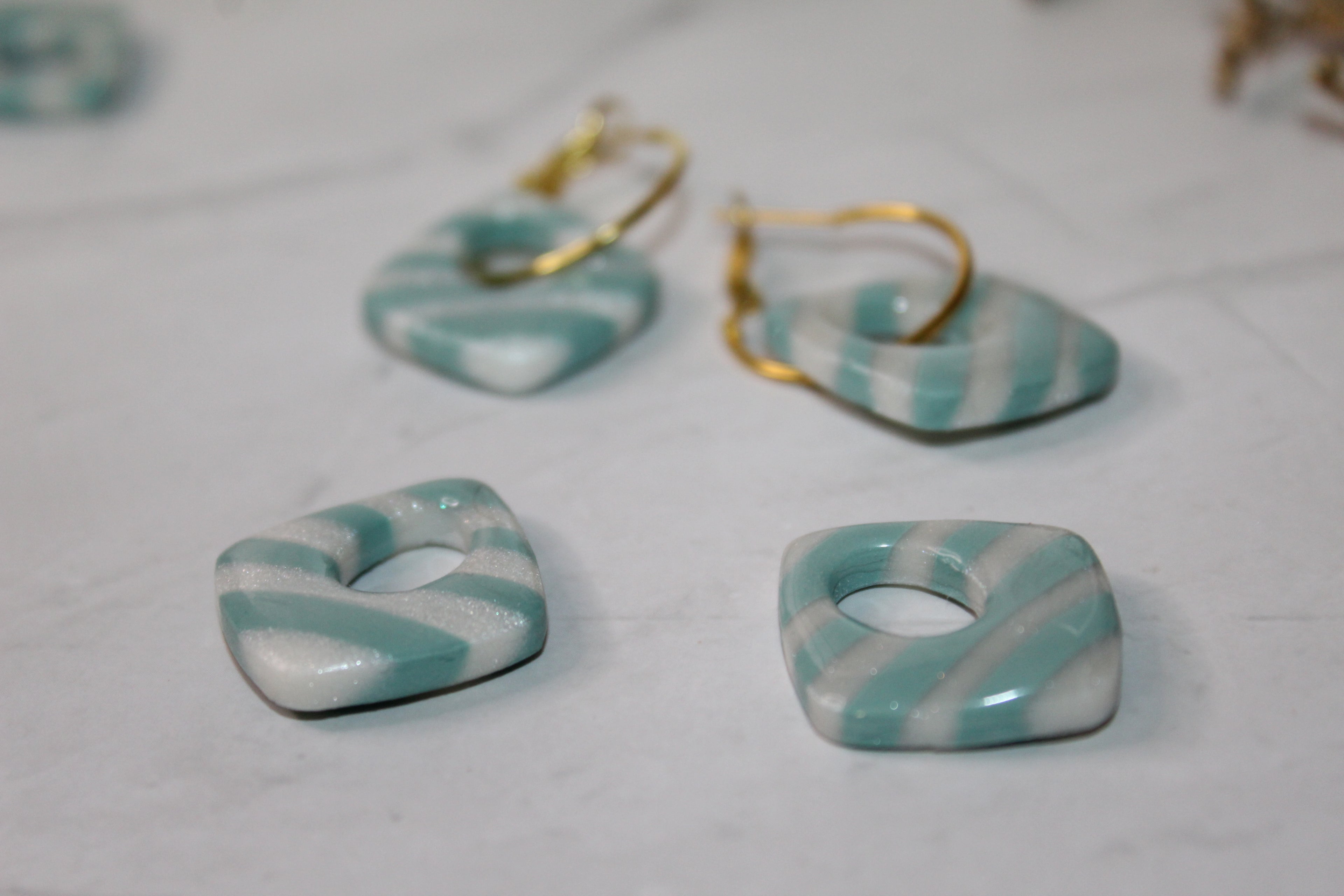 Pampilles carrées ajourées - rayé bleu et blanc