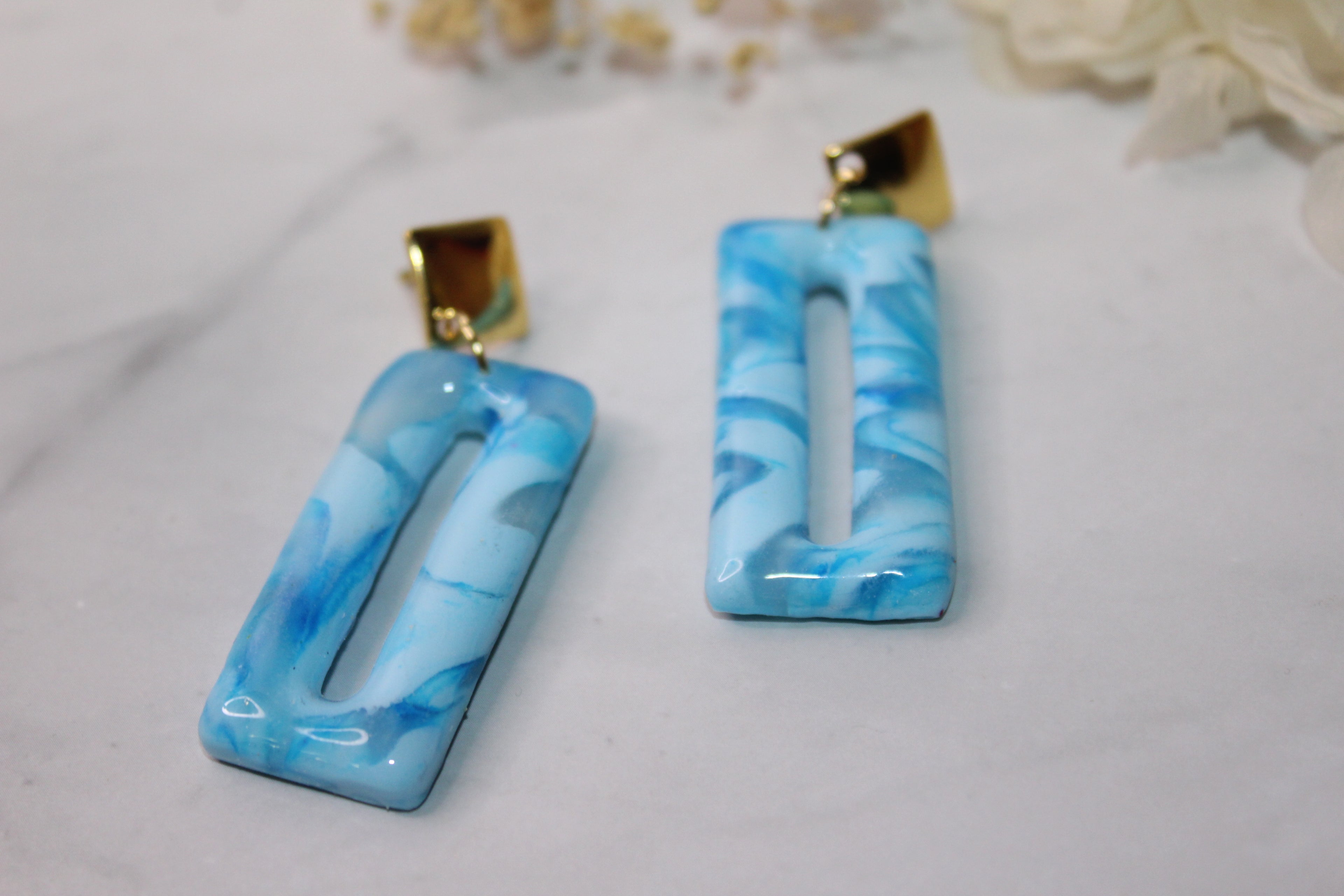 Boucles rectangulaires - effet marbré bleu clair