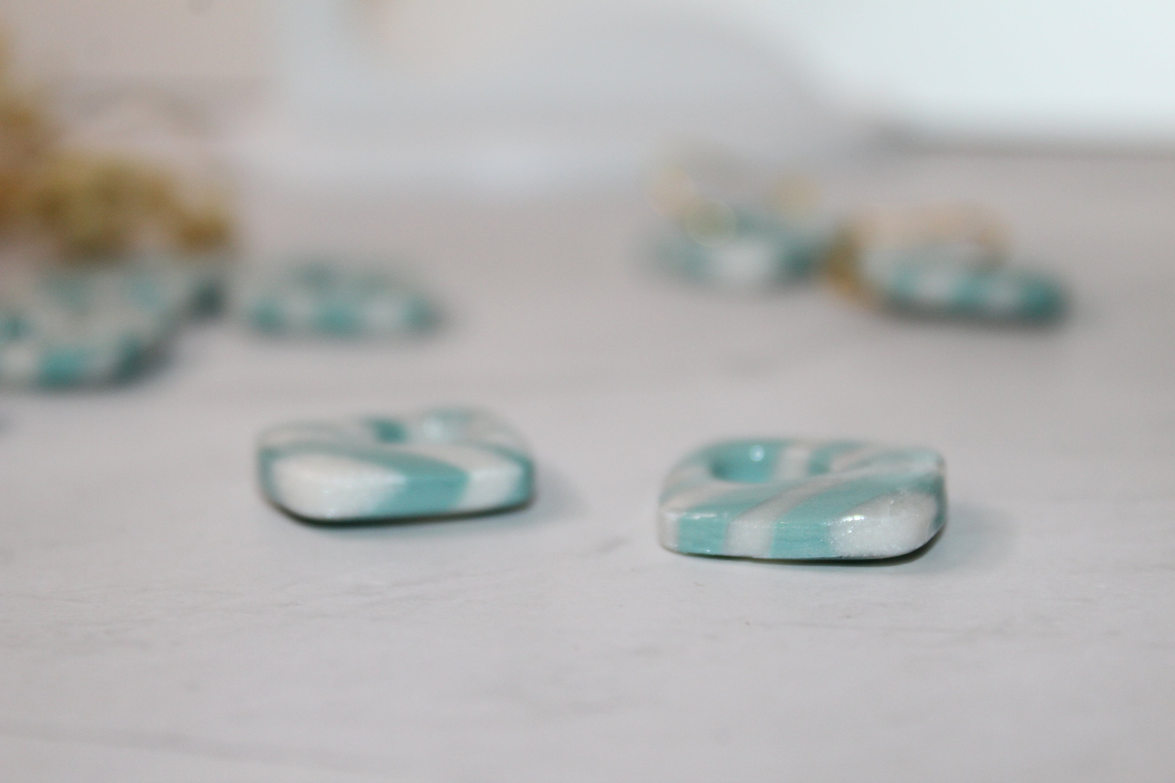 Pampilles carrées ajourées - rayé bleu et blanc