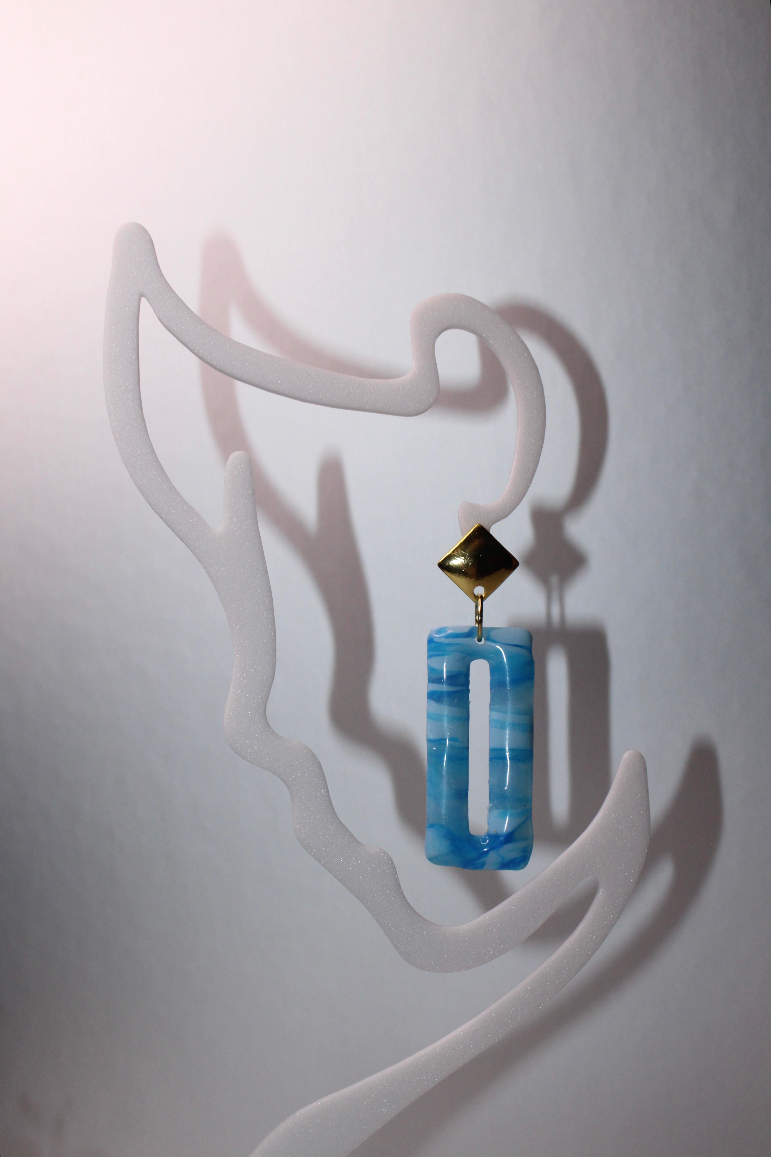 Boucles rectangulaires - effet marbré bleu clair