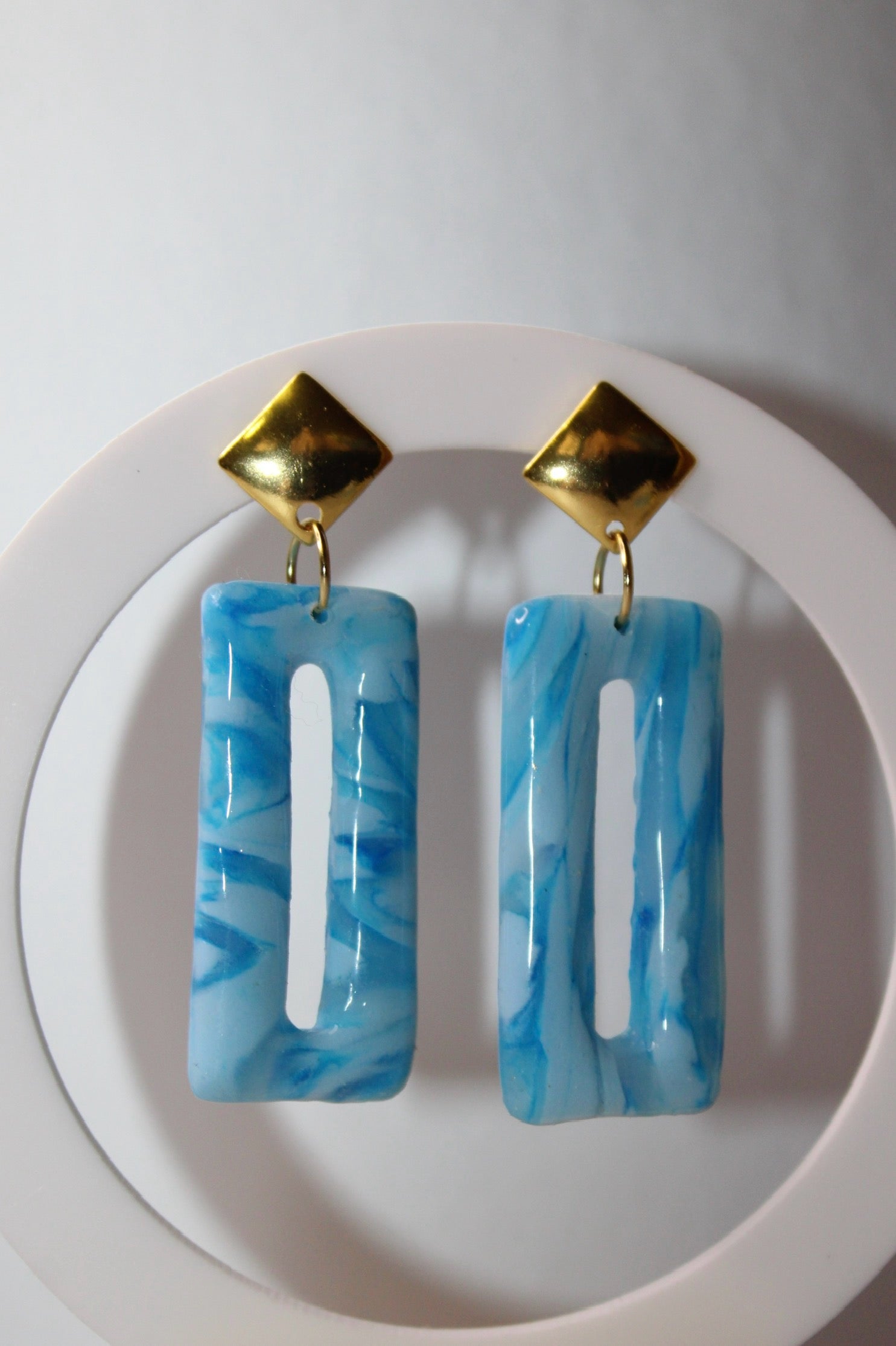 Boucles rectangulaires - effet marbré bleu clair